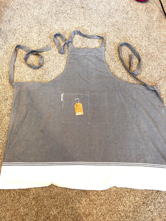 Dille & Kamille Other - NWT Dille & Kamille Organic Cotton Lightweight Apron. Utility pockets. Ticking
